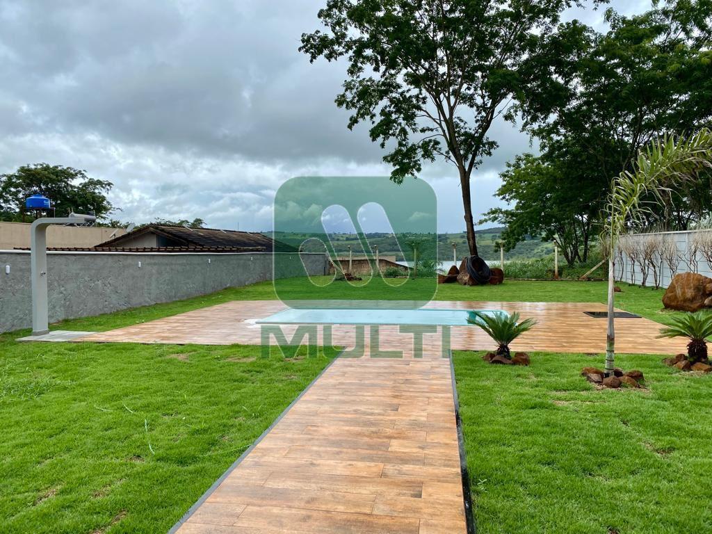 Fazenda à venda com 3 quartos, 240m² - Foto 1