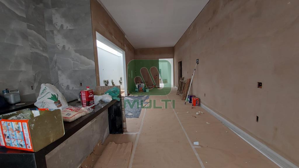 Casa à venda com 3 quartos, 150m² - Foto 2