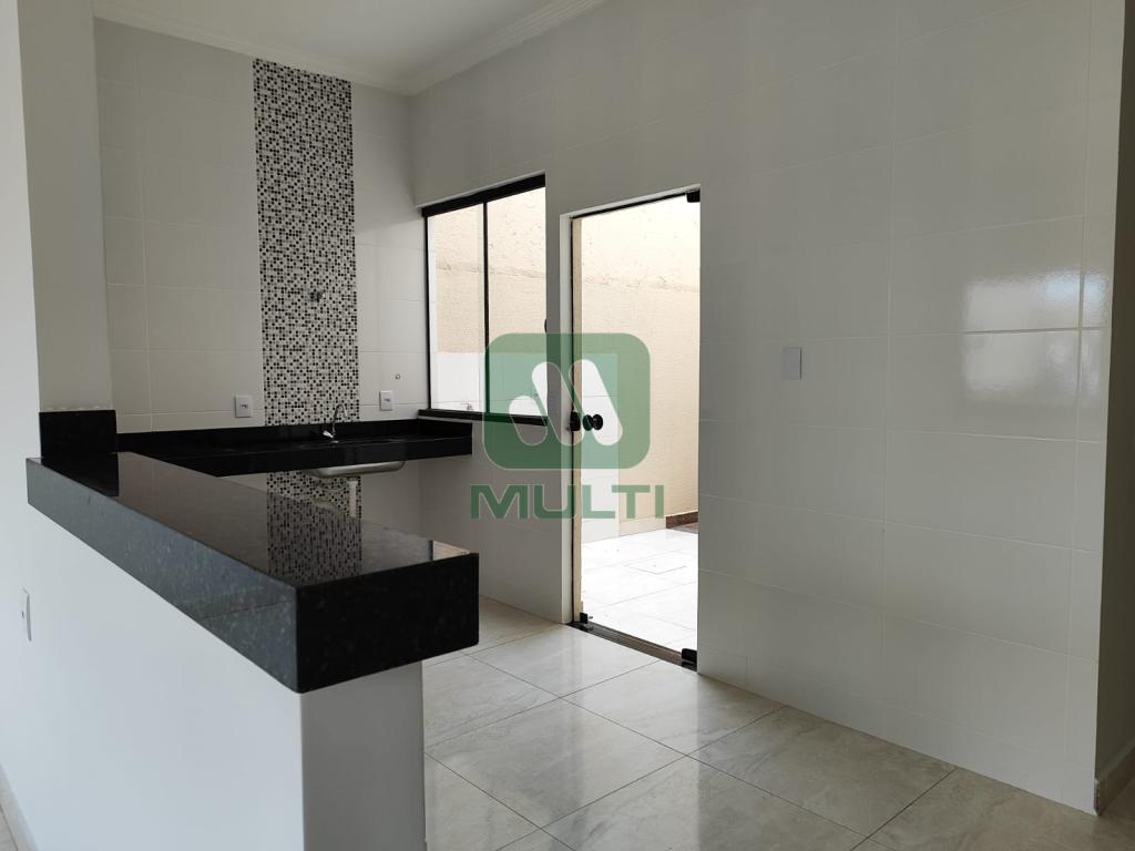 Casa à venda com 2 quartos, 63m² - Foto 2