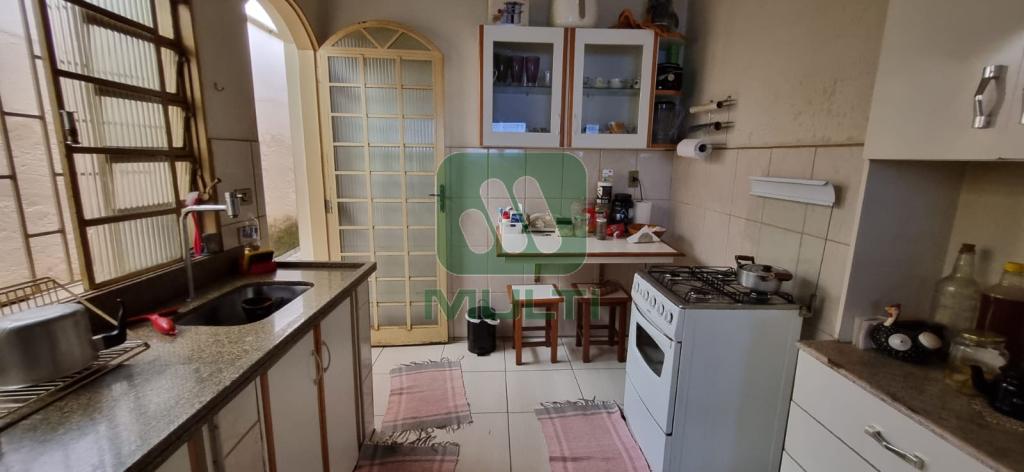 Casa à venda com 3 quartos, 205m² - Foto 4