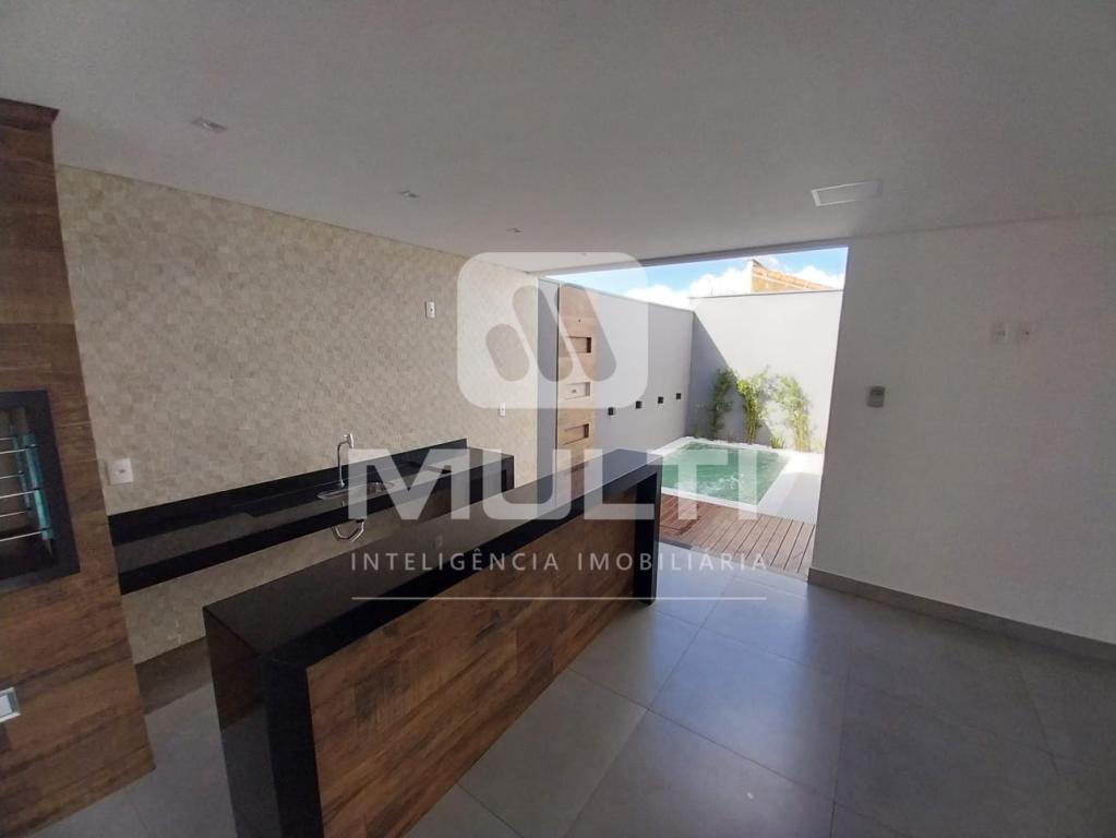 Casa à venda com 3 quartos, 180m² - Foto 1