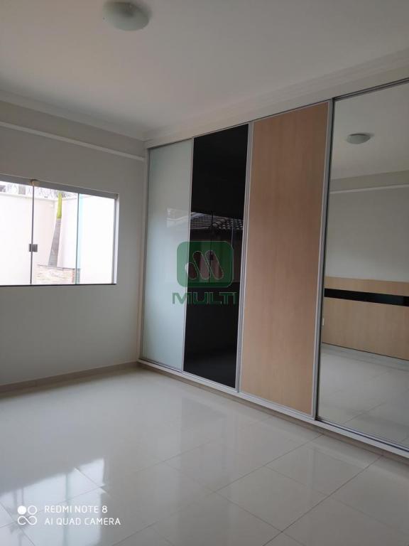 Casa à venda com 4 quartos, 200m² - Foto 4