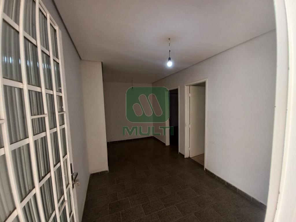 Casa à venda com 3 quartos, 116m² - Foto 1