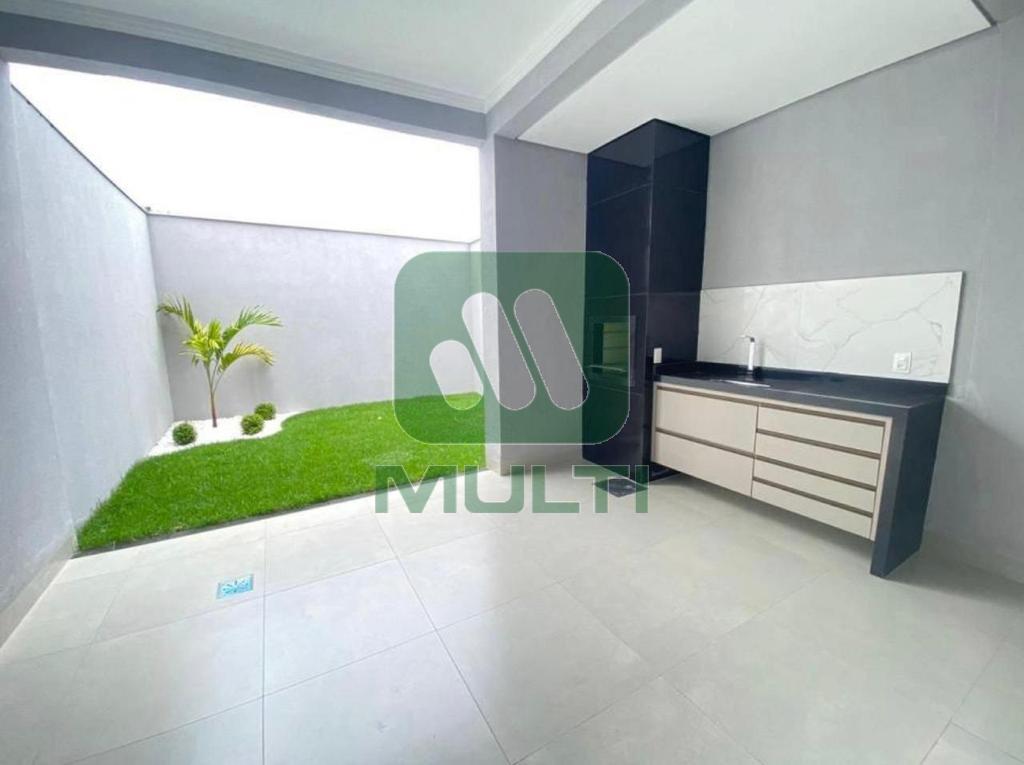 Casa à venda com 3 quartos, 119m² - Foto 3