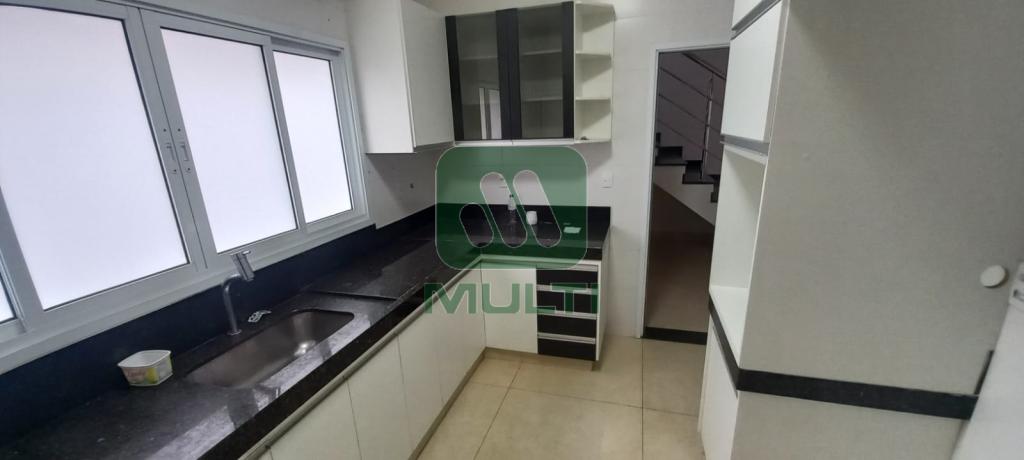 Casa de Condomínio à venda com 3 quartos, 250m² - Foto 6