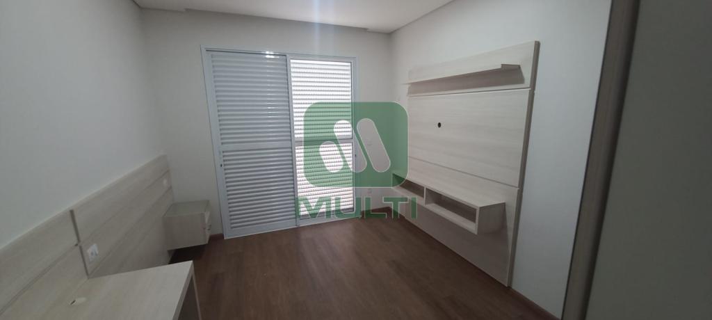 Casa de Condomínio à venda com 3 quartos, 250m² - Foto 18