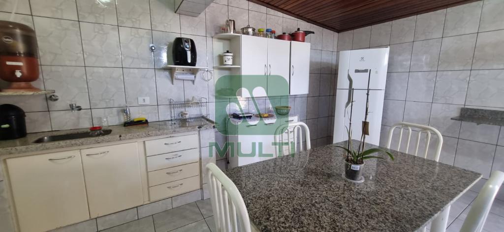 Casa à venda com 3 quartos, 205m² - Foto 8