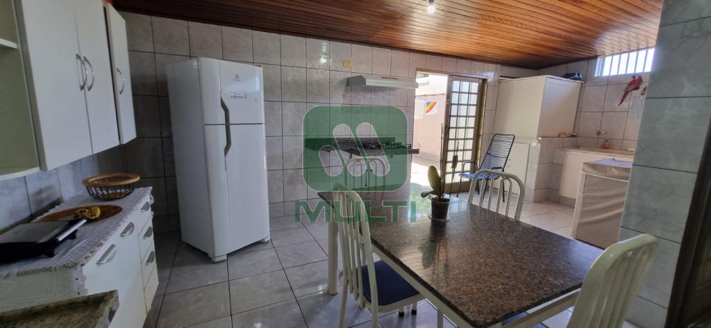 Casa à venda com 3 quartos, 205m² - Foto 9