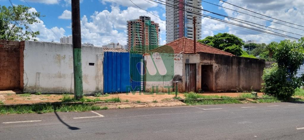 Terreno à venda com 1 quarto, 1068m² - Foto 6