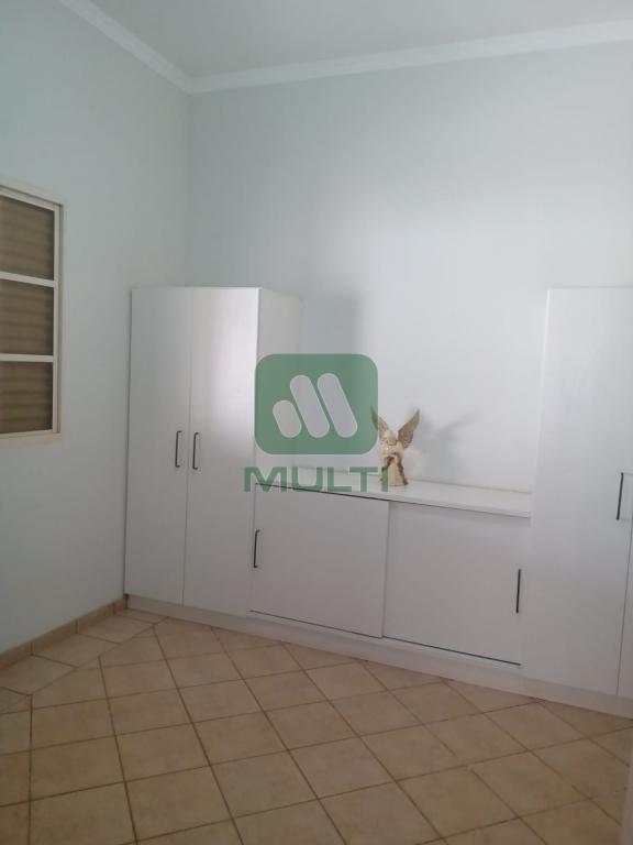 Casa à venda com 3 quartos, 200m² - Foto 2