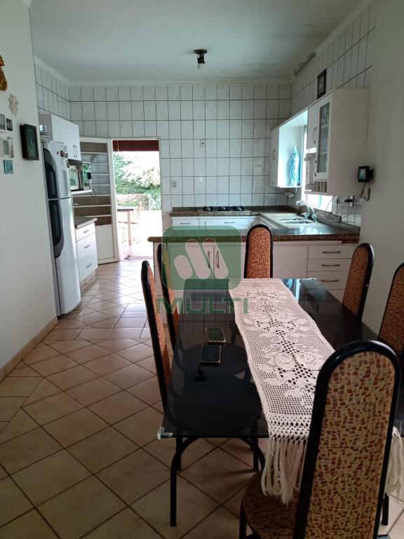 Casa à venda com 3 quartos, 200m² - Foto 3