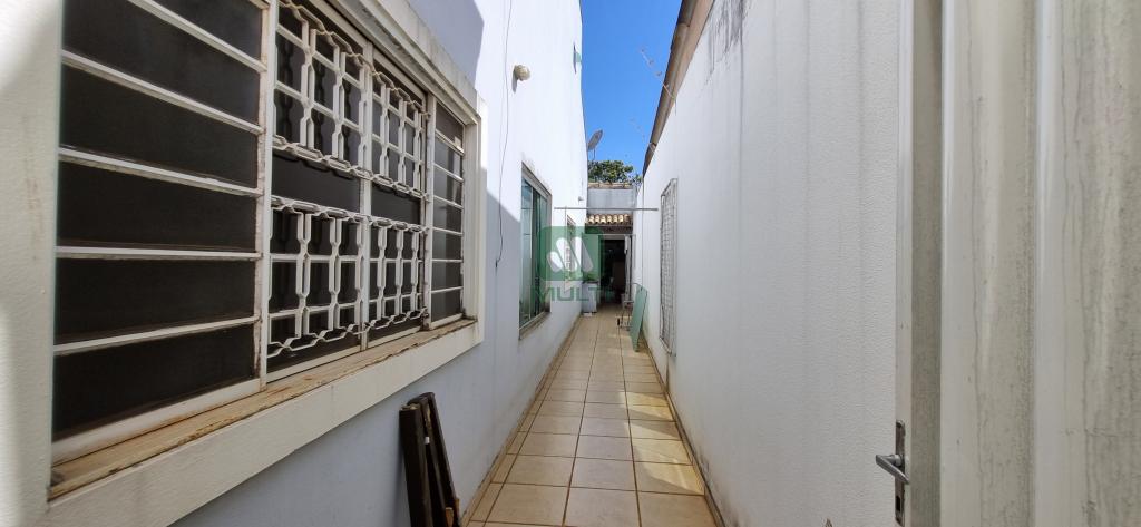 Casa à venda com 3 quartos, 200m² - Foto 4