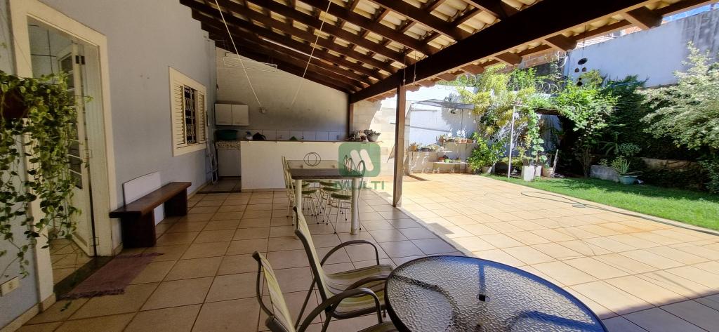 Casa à venda com 3 quartos, 200m² - Foto 6