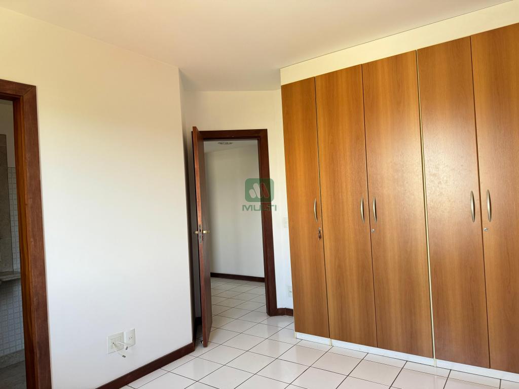 Apartamento à venda com 3 quartos, 220m² - Foto 9