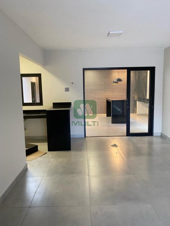 Casa à venda com 3 quartos, 150m² - Foto 3