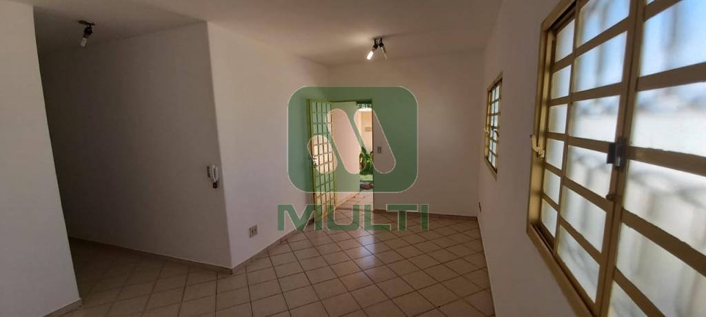 Casa à venda com 3 quartos, 150m² - Foto 1