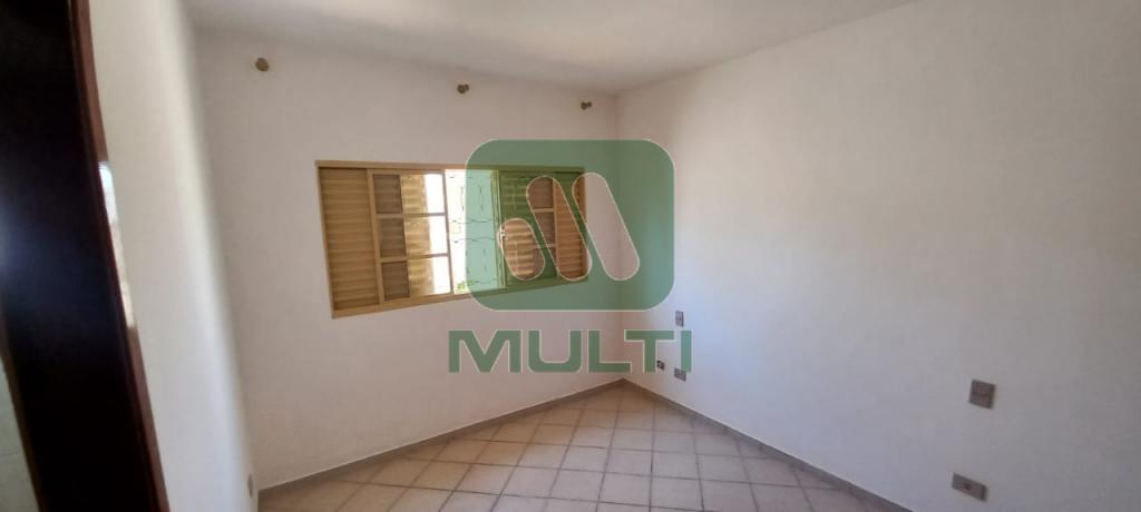 Casa à venda com 3 quartos, 150m² - Foto 2