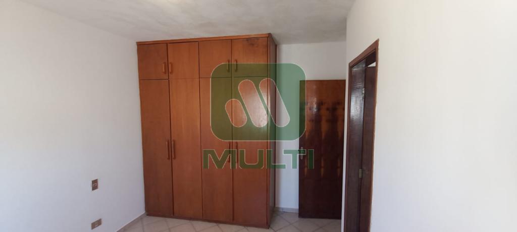 Casa à venda com 3 quartos, 150m² - Foto 3