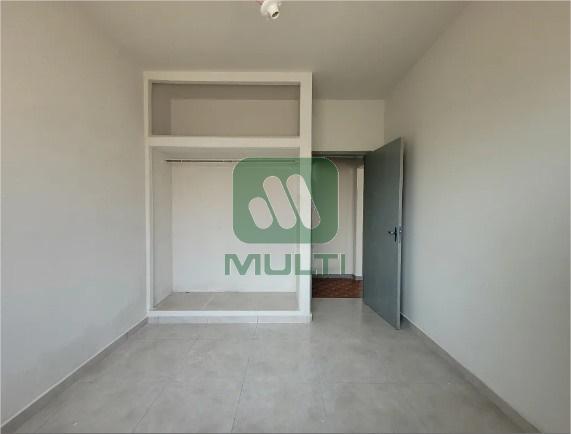 Casa à venda com 3 quartos, 160m² - Foto 3