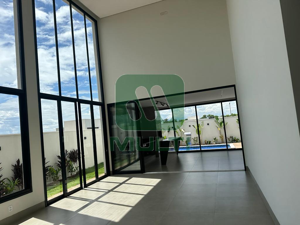 Casa de Condomínio à venda com 4 quartos, 300m² - Foto 1