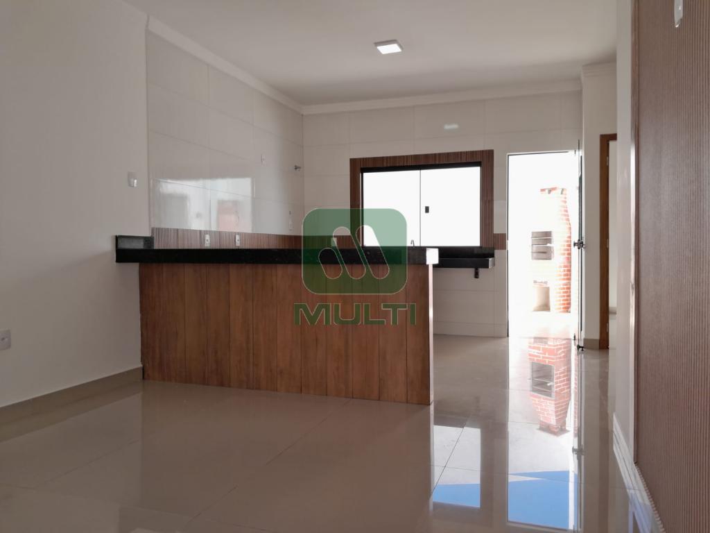 Casa à venda com 3 quartos, 140m² - Foto 2