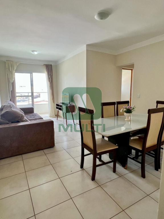 Apartamento à venda com 2 quartos, 65m² - Foto 3