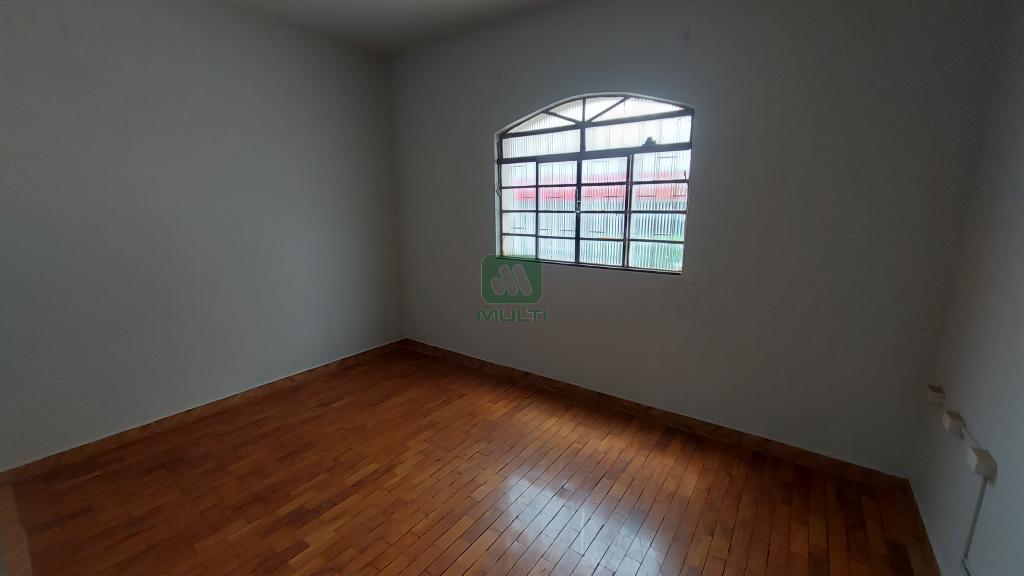 Casa à venda com 2 quartos, 129m² - Foto 1