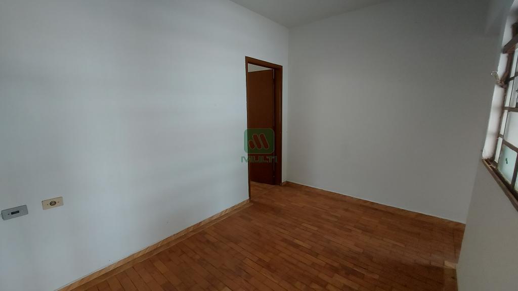 Casa à venda com 2 quartos, 129m² - Foto 2