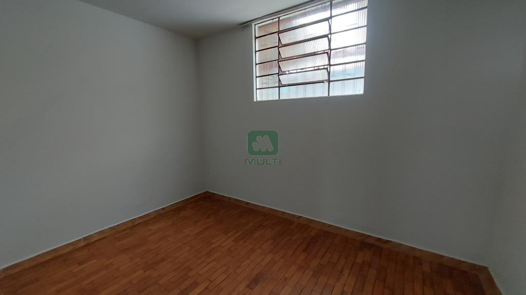 Casa à venda com 2 quartos, 129m² - Foto 3