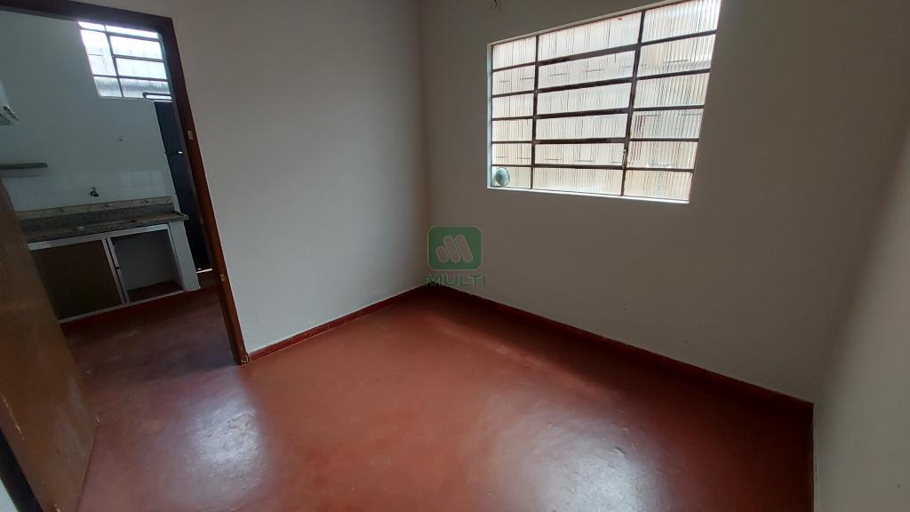 Casa à venda com 2 quartos, 129m² - Foto 4