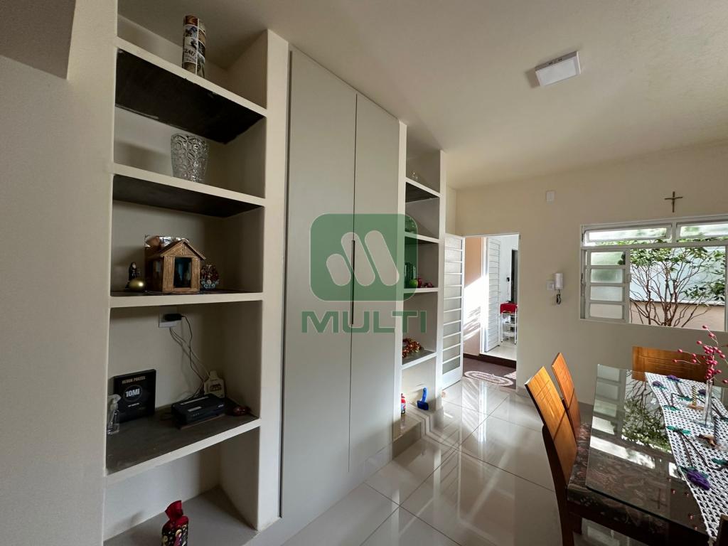 Casa à venda com 4 quartos, 140m² - Foto 3