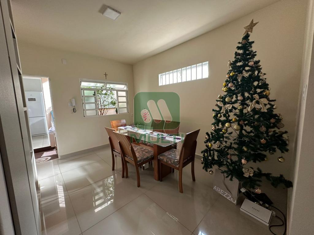 Casa à venda com 4 quartos, 140m² - Foto 4