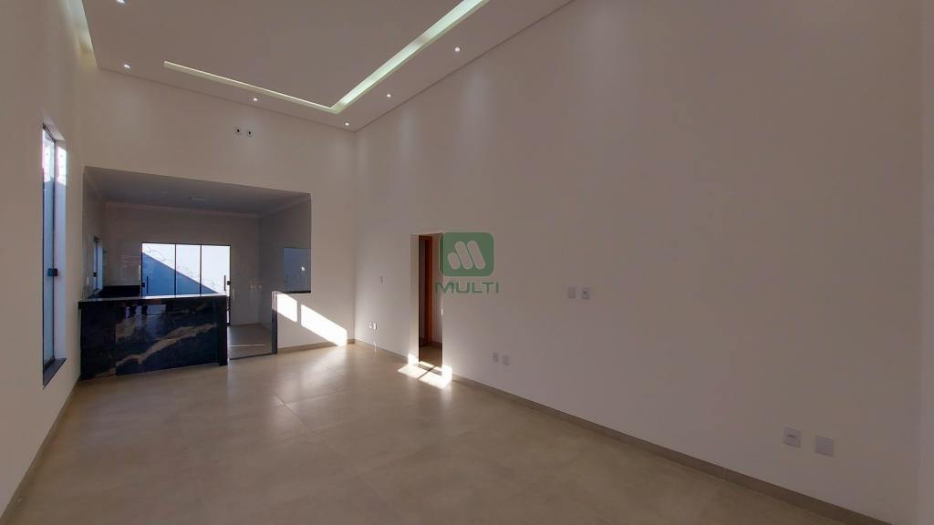 Casa à venda com 3 quartos, 180m² - Foto 1