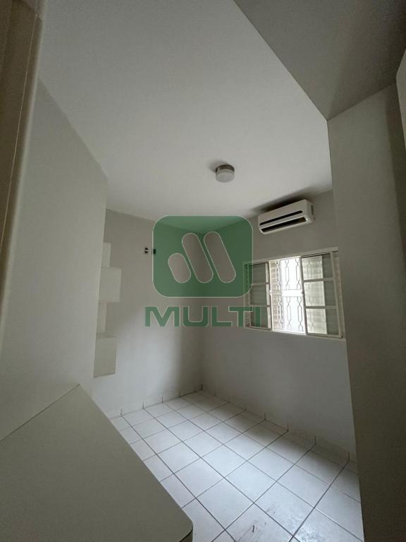 Casa à venda com 3 quartos, 200m² - Foto 3