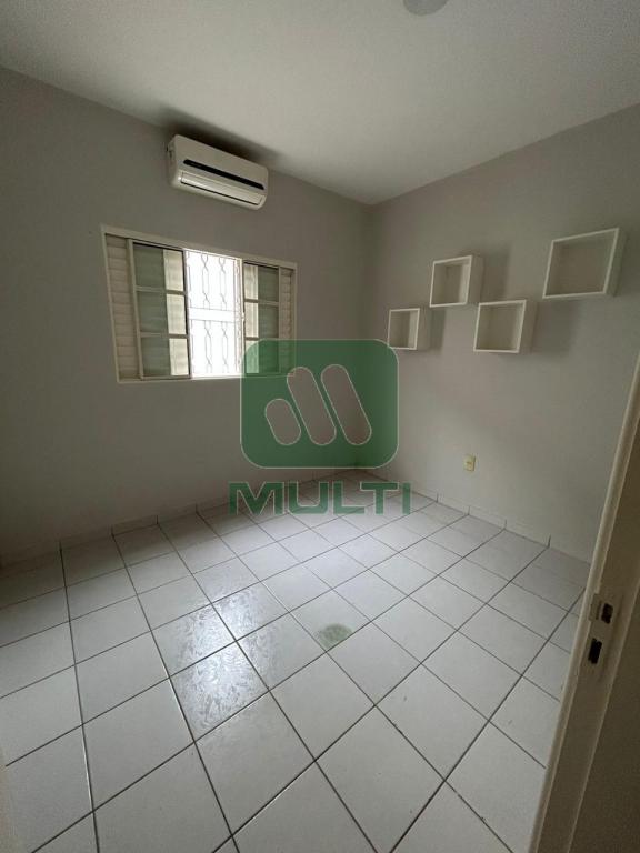 Casa à venda com 3 quartos, 200m² - Foto 7