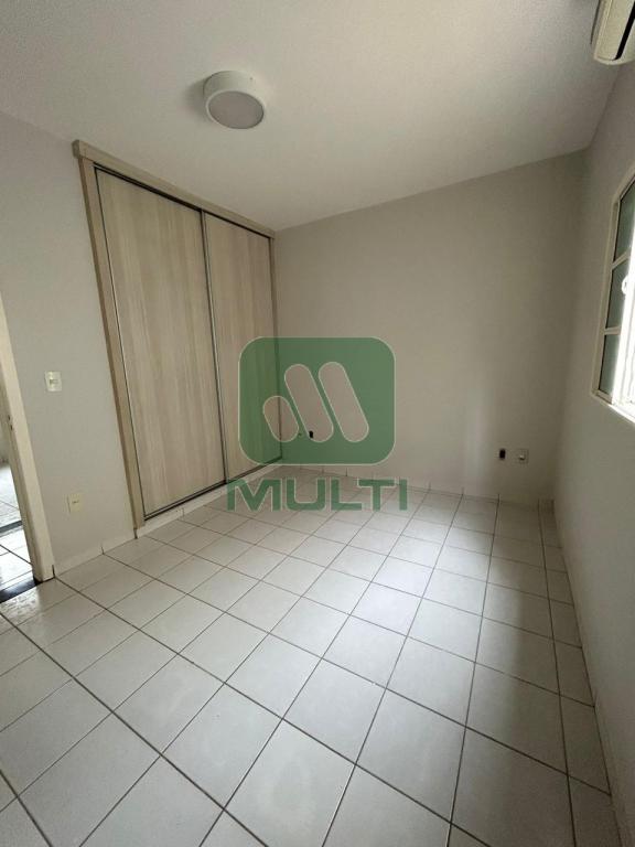 Casa à venda com 3 quartos, 200m² - Foto 11