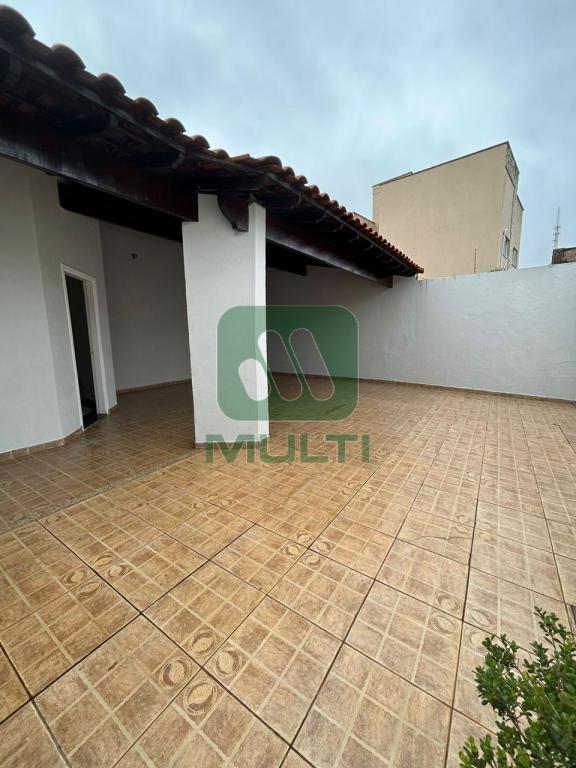 Casa à venda com 3 quartos, 200m² - Foto 24