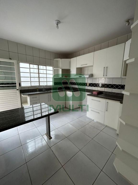 Casa à venda com 3 quartos, 200m² - Foto 25