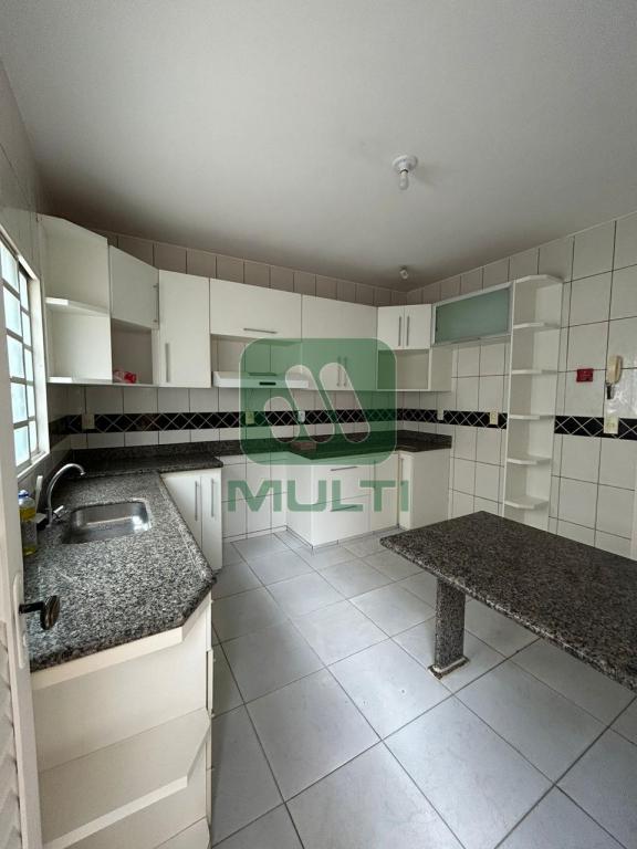 Casa à venda com 3 quartos, 200m² - Foto 26