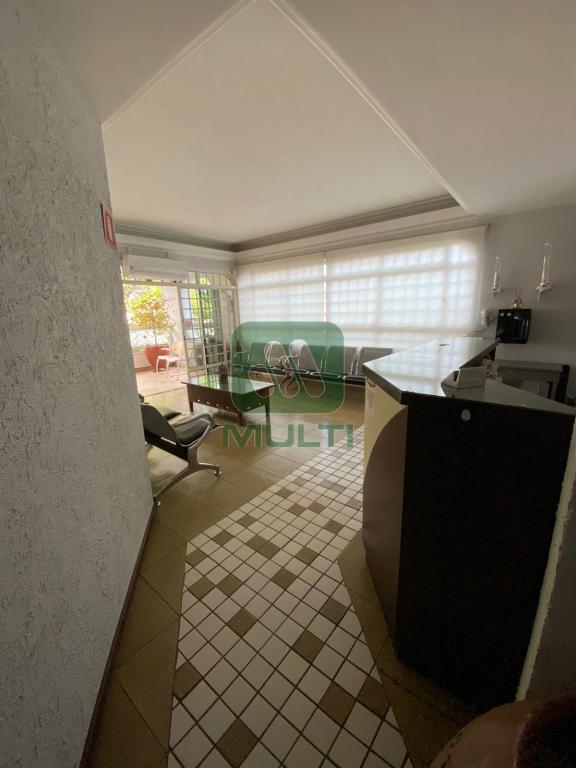 Casa à venda com 4 quartos, 397m² - Foto 2