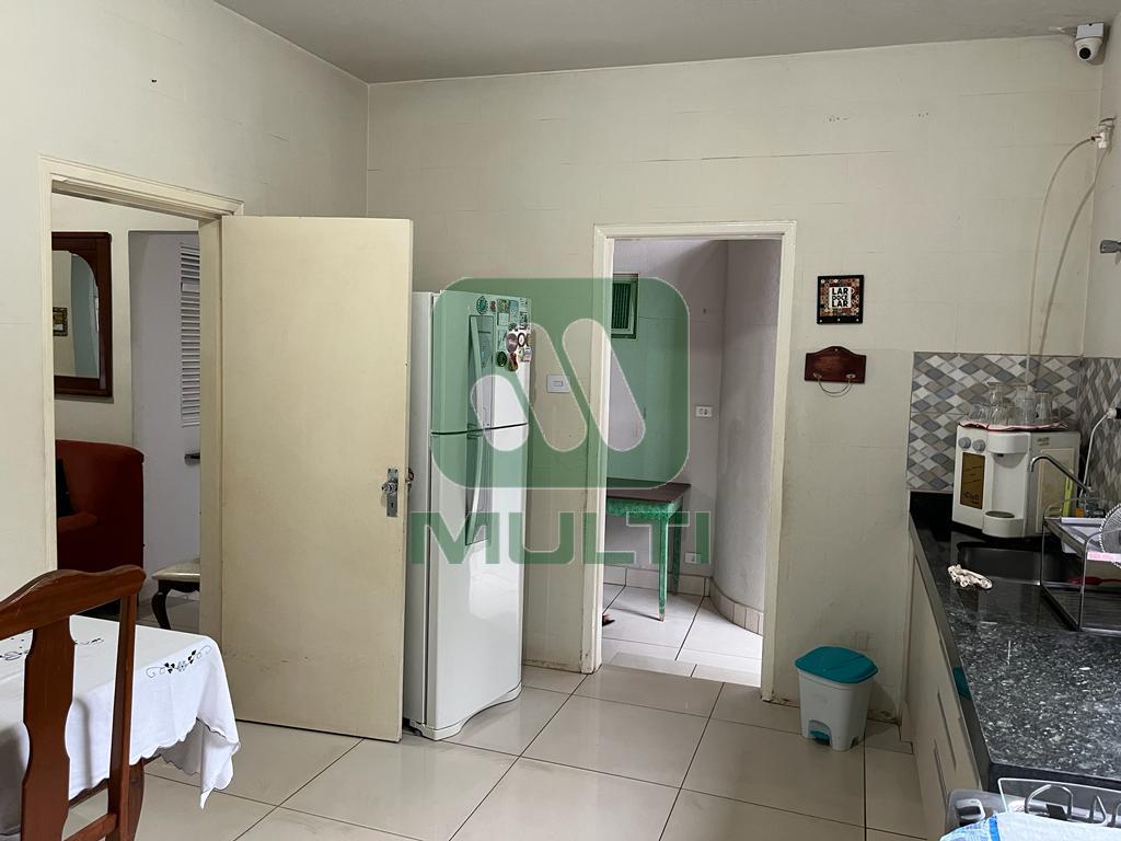 Casa à venda com 4 quartos, 270m² - Foto 4