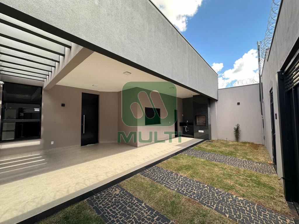 Casa à venda com 3 quartos, 116m² - Foto 1