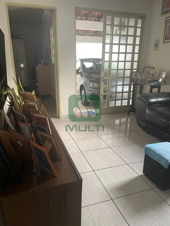 Casa à venda com 5 quartos, 200m² - Foto 4