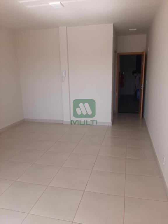 Apartamento à venda com 3 quartos, 78m² - Foto 2