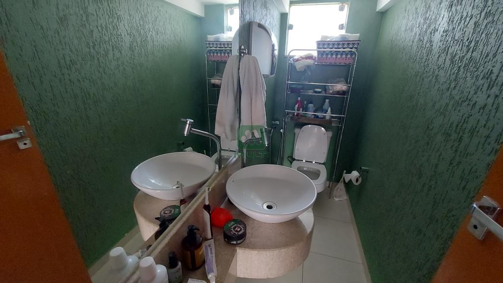 Casa de Condomínio à venda com 4 quartos, 240m² - Foto 4