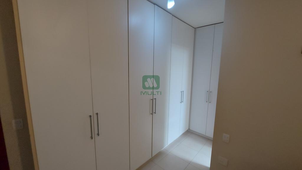 Casa de Condomínio à venda com 4 quartos, 240m² - Foto 11