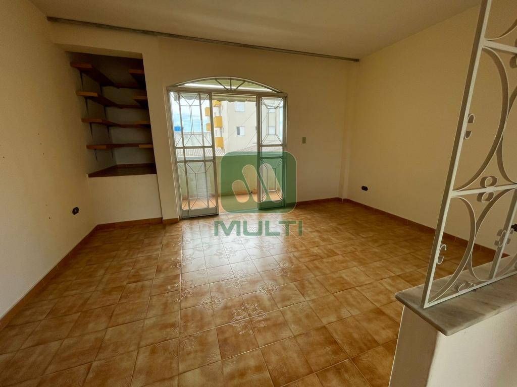 Casa à venda com 5 quartos, 322m² - Foto 6