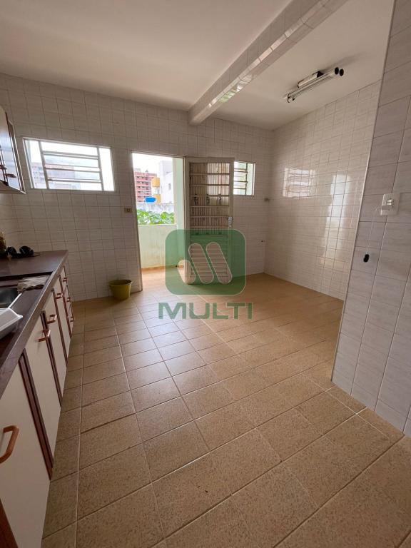 Casa à venda com 5 quartos, 322m² - Foto 12