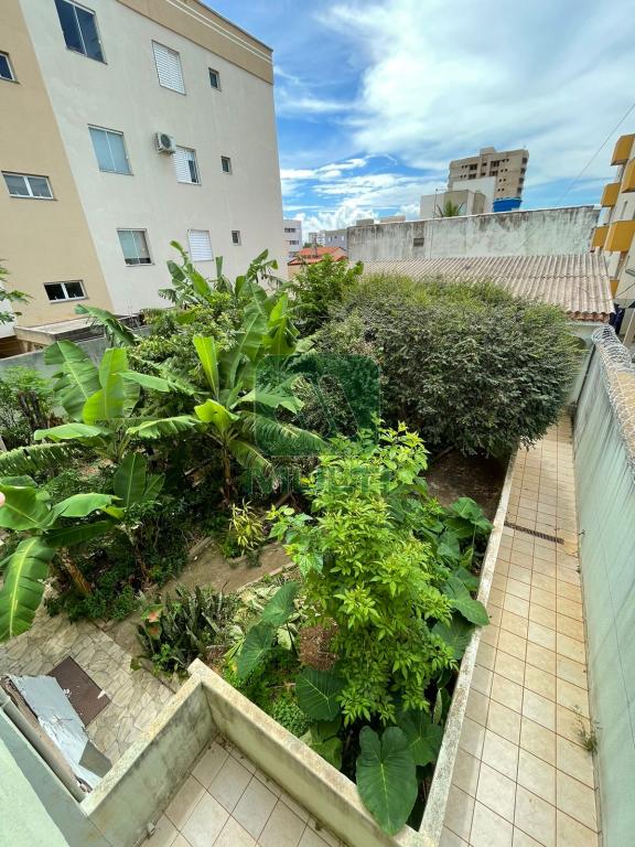 Casa à venda com 5 quartos, 322m² - Foto 15