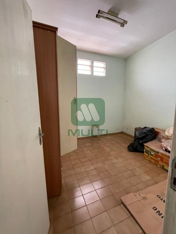 Casa à venda com 5 quartos, 322m² - Foto 18